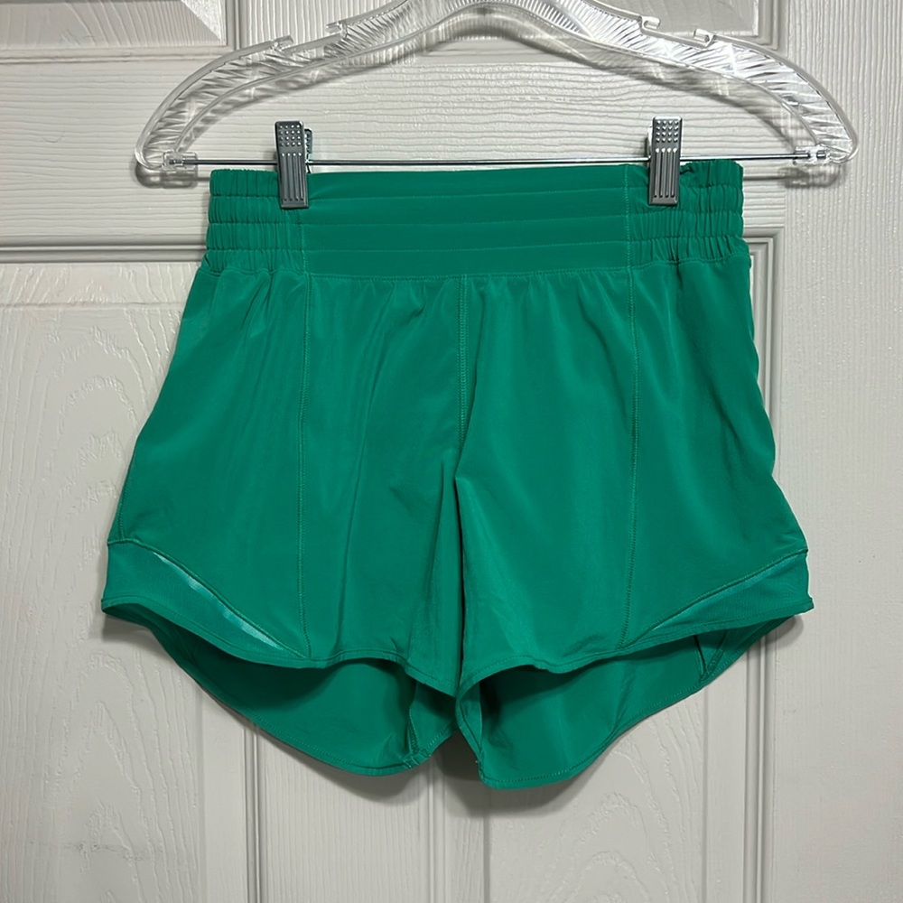 Lululemon Hotty hot high-rise 4 inch Kelly Green shorts